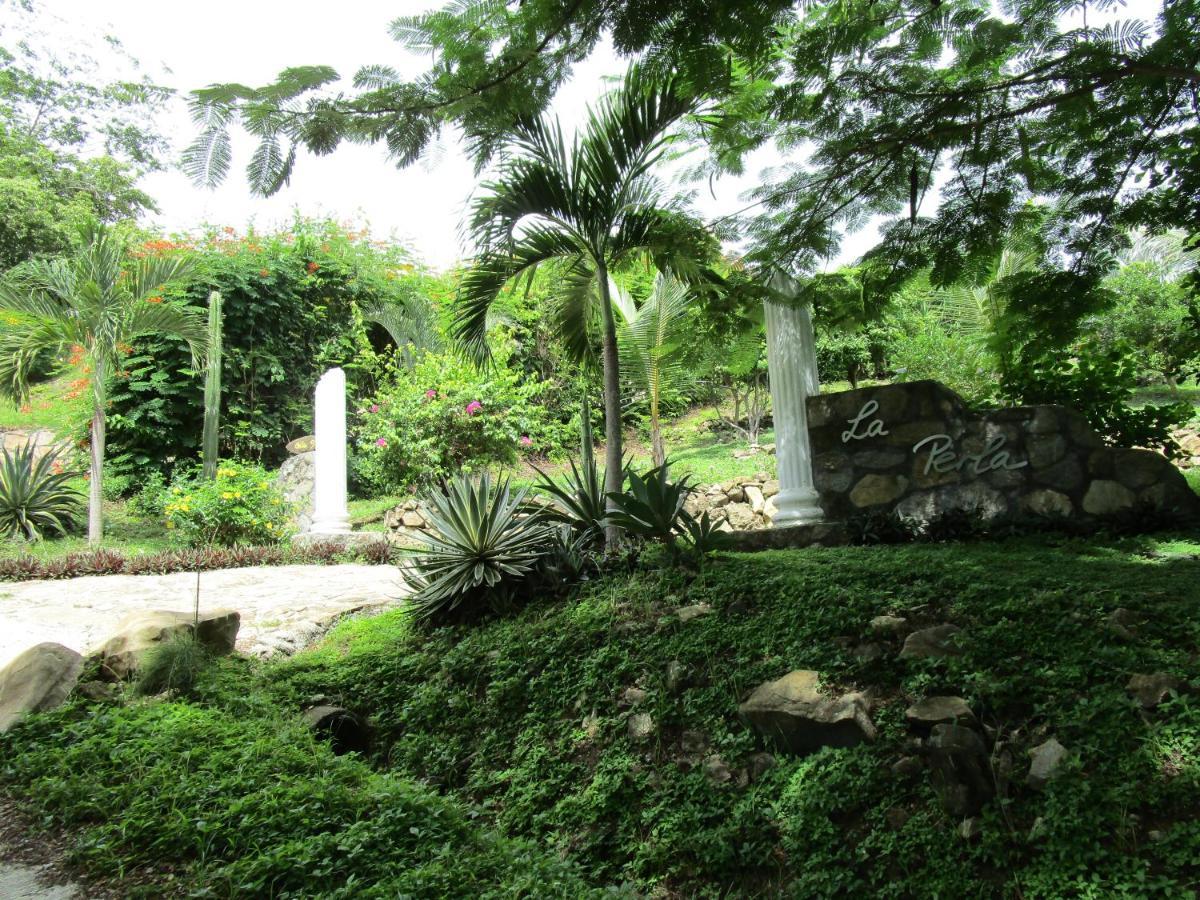 La Perla Villa Bajo Negro Exterior photo