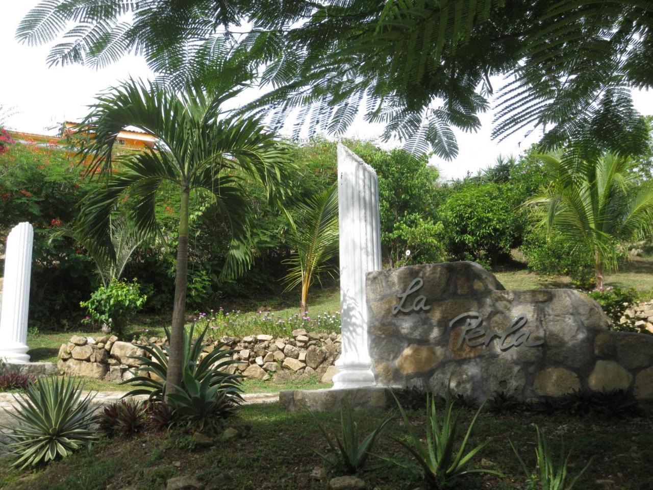 La Perla Villa Bajo Negro Exterior photo